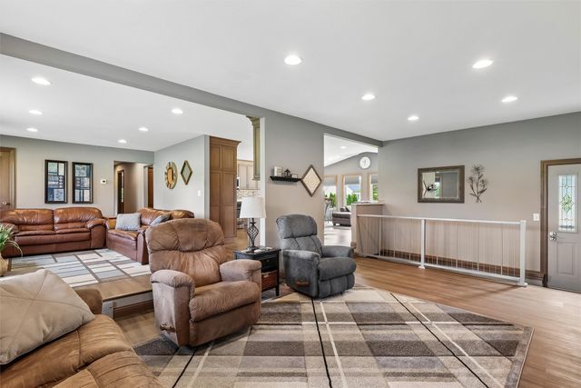 8270 Ashworth Road, West Des Moines, IA 50266