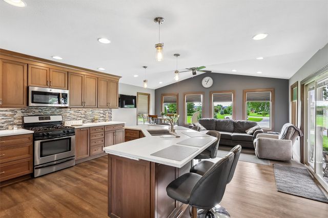 8270 Ashworth Road, West Des Moines, IA 50266