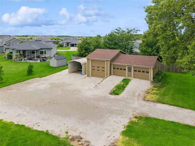 8270 Ashworth Road, West Des Moines, IA 50266