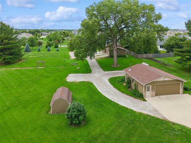 8270 Ashworth Road, West Des Moines, IA 50266