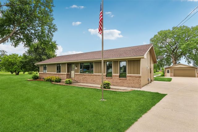 8270 Ashworth Road, West Des Moines, IA 50266