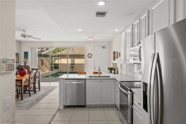 6072 Towncenter CIR, Naples, FL 34119