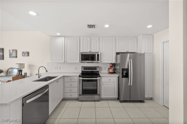 6072 Towncenter CIR, Naples, FL 34119