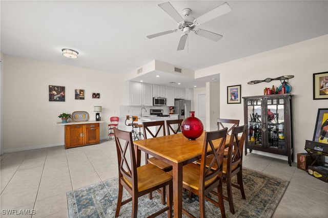 6072 Towncenter CIR, Naples, FL 34119