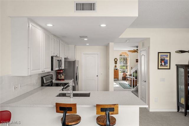 6072 Towncenter CIR, Naples, FL 34119