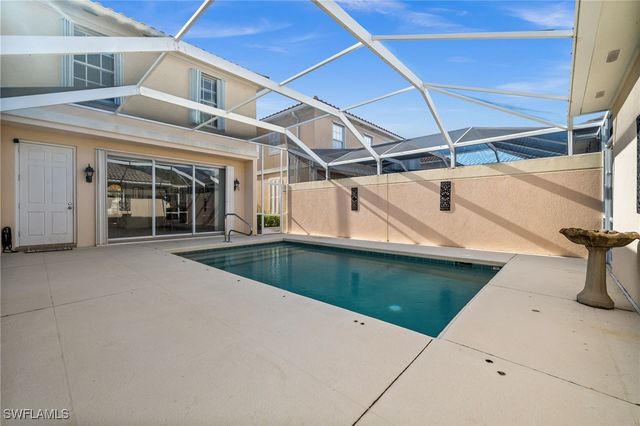 6072 Towncenter CIR, Naples, FL 34119