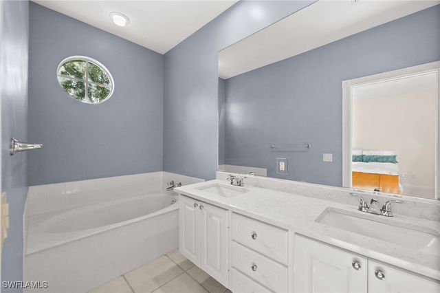 6072 Towncenter CIR, Naples, FL 34119