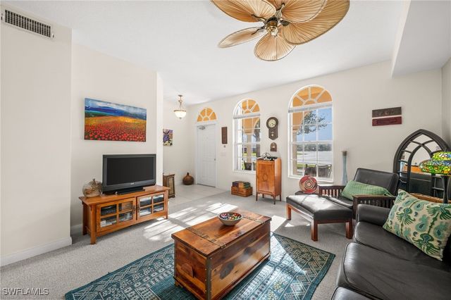 6072 Towncenter CIR, Naples, FL 34119