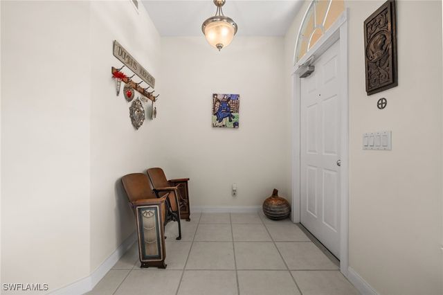 6072 Towncenter CIR, Naples, FL 34119