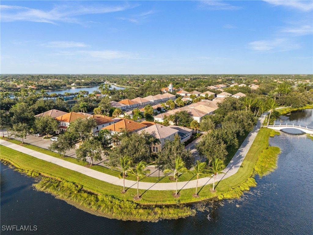 6072 Towncenter CIR, Naples, FL 34119