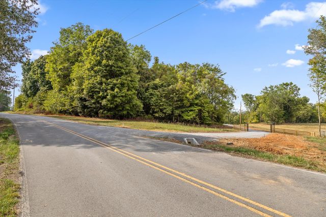 8 Sturgeon Creek Road, Cedar Hill, TN 37032