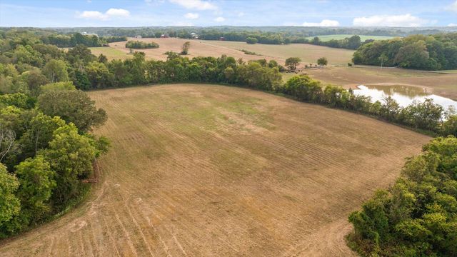 8 Sturgeon Creek Road, Cedar Hill, TN 37032