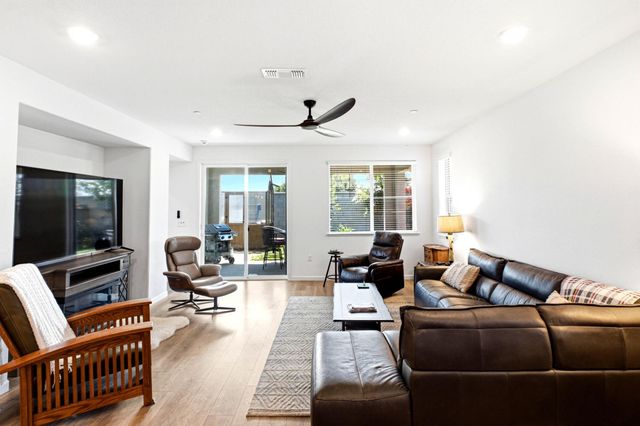 1399 Carson River Loop, Lincoln, CA 95648
