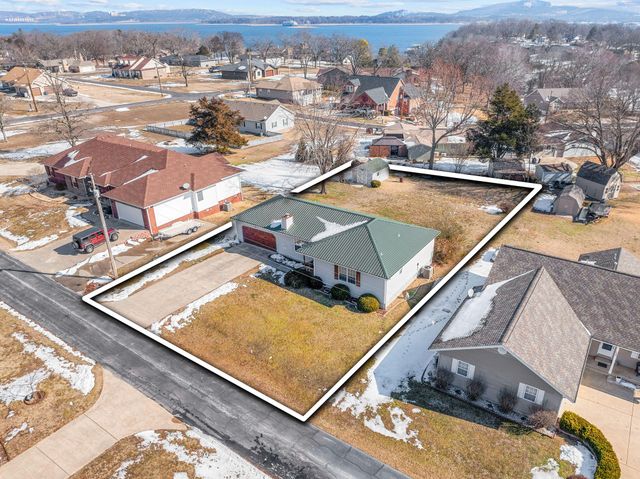 106 S Elm Street, Blue Eye, MO 65611