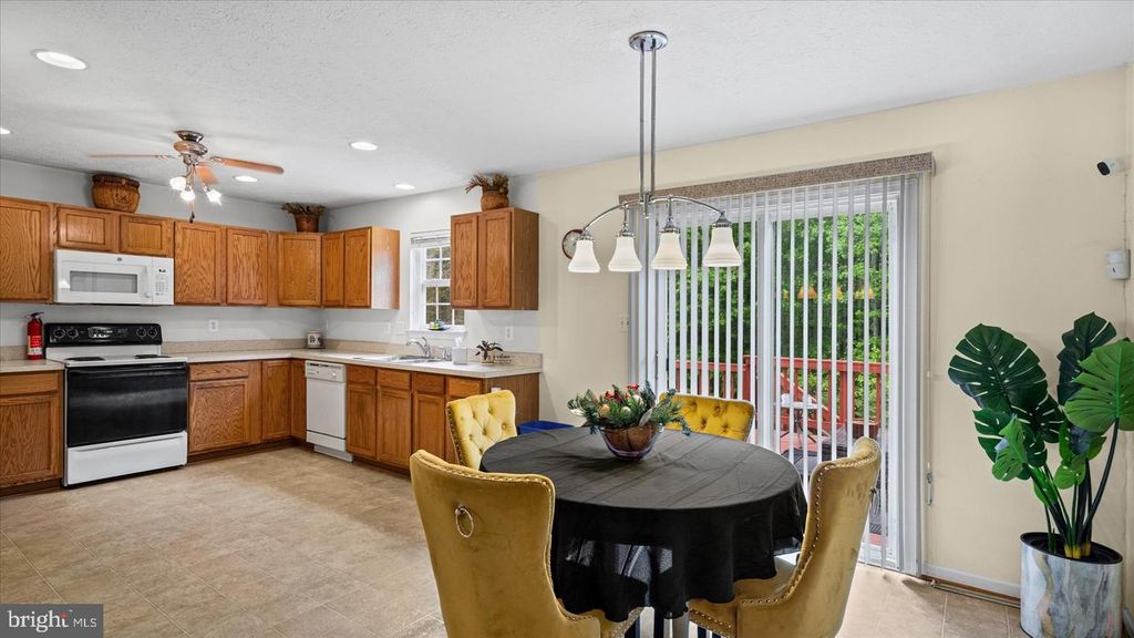 Image 17 of property listing at 128 KING JAMES CIR, Edgewood, MD 21040