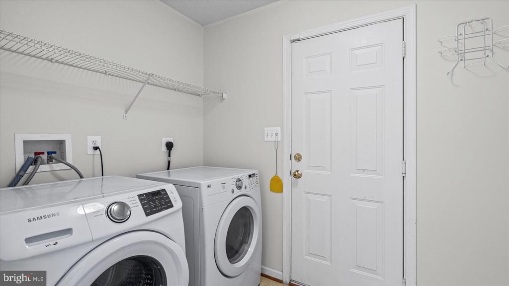 Image 18 of property listing at 128 KING JAMES CIR, Edgewood, MD 21040