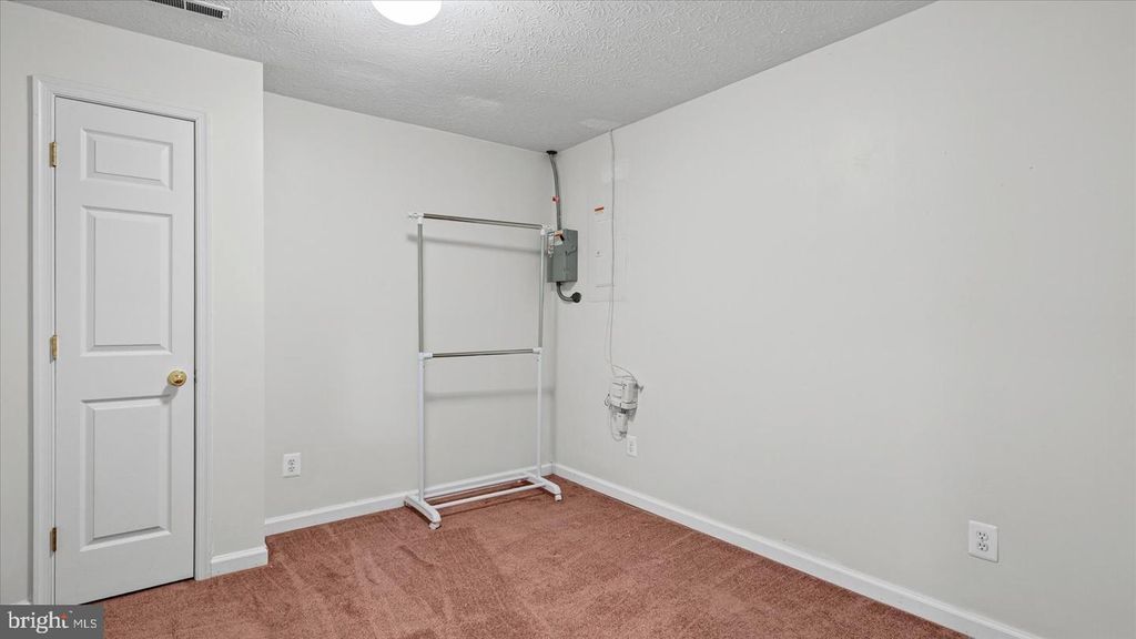 Image 37 of property listing at 128 KING JAMES CIR, Edgewood, MD 21040