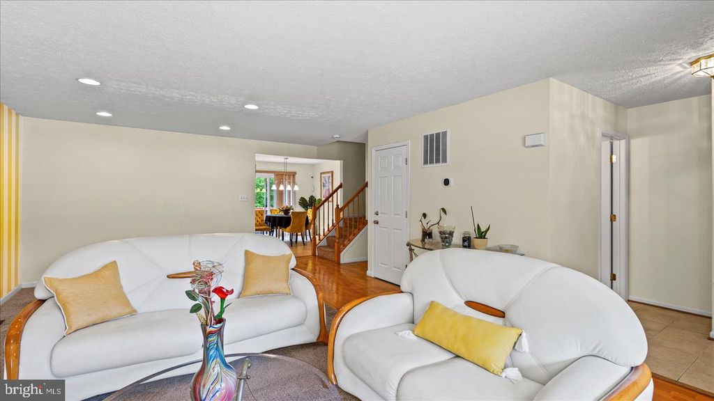 Image 6 of property listing at 128 KING JAMES CIR, Edgewood, MD 21040