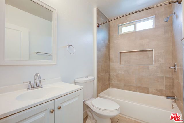 4309 W Adams Boulevard 11, Los Angeles, CA 90018