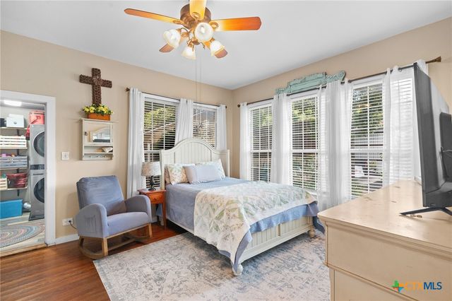 437 E 7th Street, Yorktown, TX 78164