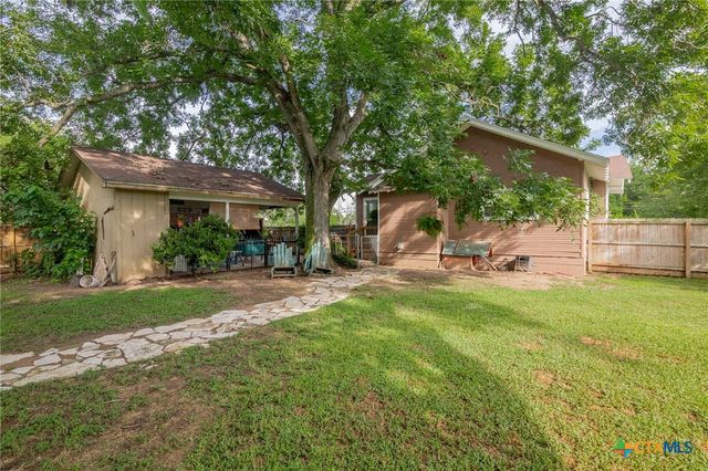 437 E 7th Street, Yorktown, TX 78164