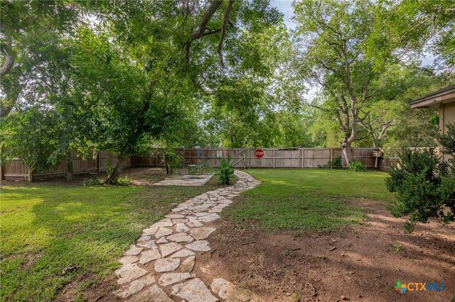 437 E 7th Street, Yorktown, TX 78164