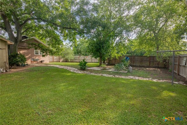 437 E 7th Street, Yorktown, TX 78164