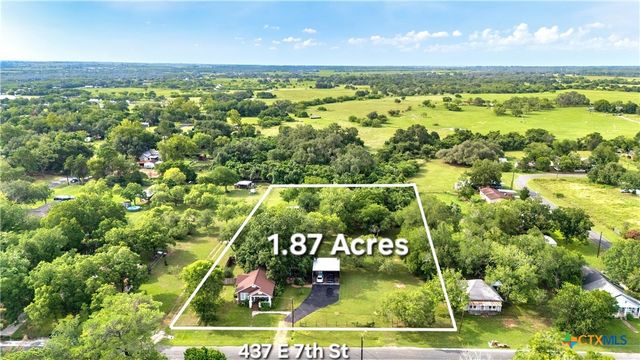 437 E 7th Street, Yorktown, TX 78164