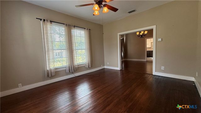 437 E 7th Street, Yorktown, TX 78164