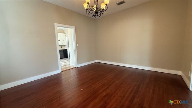 437 E 7th Street, Yorktown, TX 78164