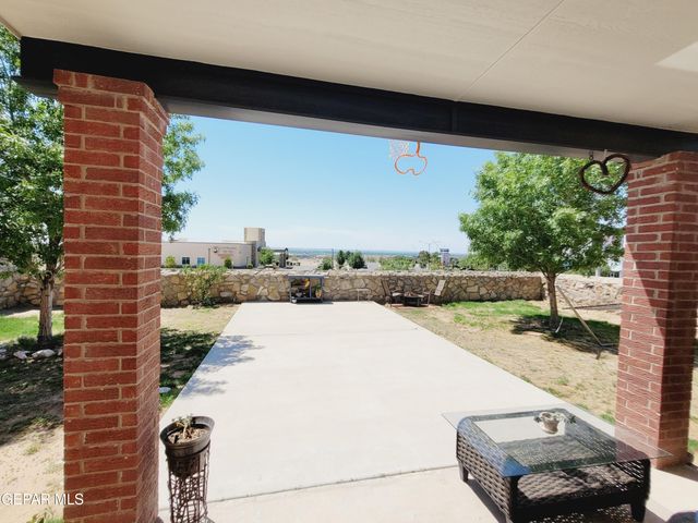 7401 PLAZA TAURINA Drive, El Paso, TX 79912