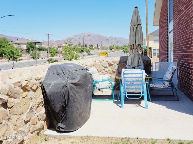 7401 PLAZA TAURINA Drive, El Paso, TX 79912
