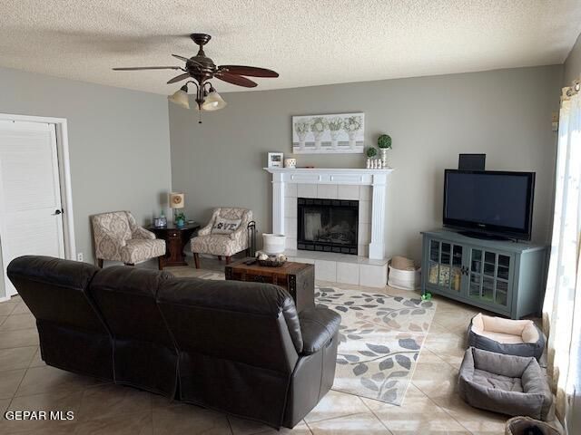 7401 PLAZA TAURINA Drive, El Paso, TX 79912
