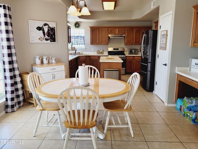 7401 PLAZA TAURINA Drive, El Paso, TX 79912
