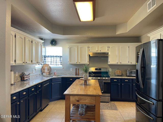 7401 PLAZA TAURINA Drive, El Paso, TX 79912