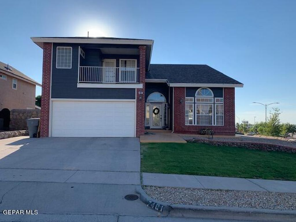 7401 PLAZA TAURINA Drive, El Paso, TX 79912