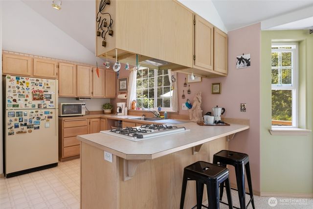 3388 Leroy Circle, Clinton, WA 98236