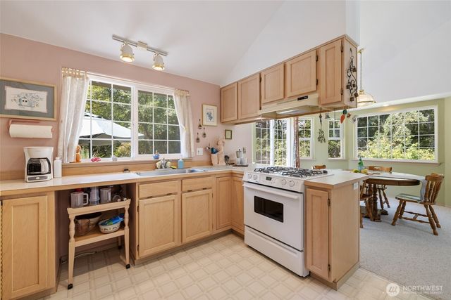 3388 Leroy Circle, Clinton, WA 98236