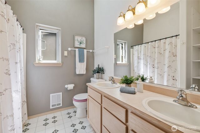3388 Leroy Circle, Clinton, WA 98236