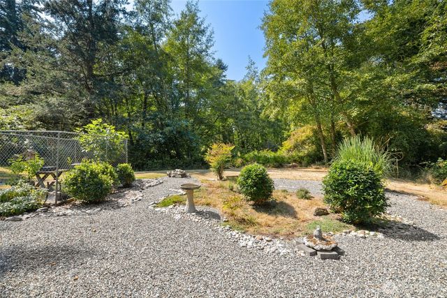 3388 Leroy Circle, Clinton, WA 98236