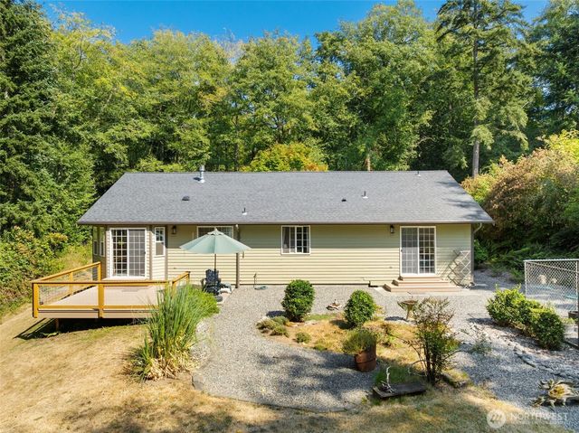 3388 Leroy Circle, Clinton, WA 98236