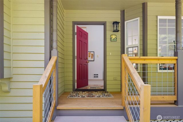 3388 Leroy Circle, Clinton, WA 98236