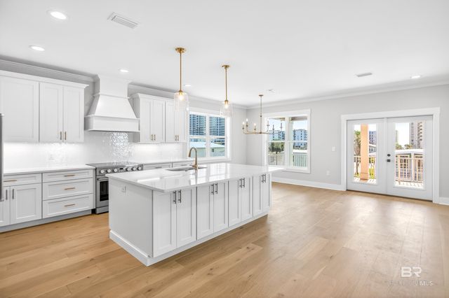 417 E 2nd Avenue, Gulf Shores, AL 36542