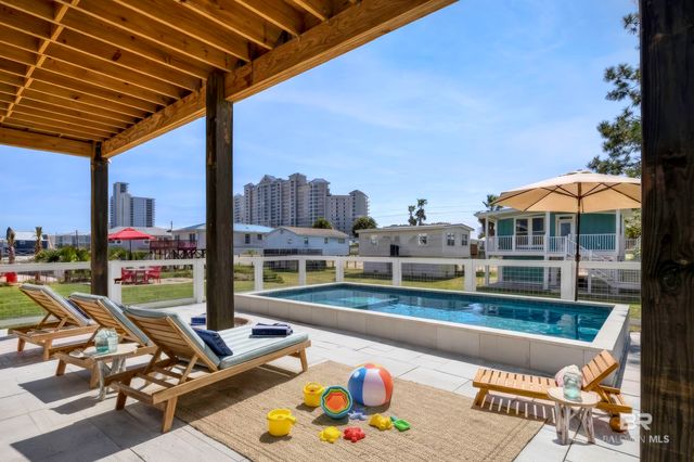 417 E 2nd Avenue, Gulf Shores, AL 36542
