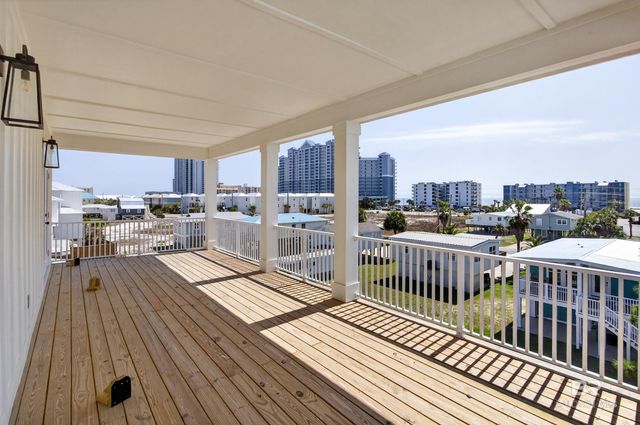 417 E 2nd Avenue, Gulf Shores, AL 36542