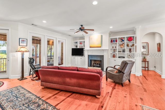 19 Laughing Gull Dr, Beaufort, SC 29907