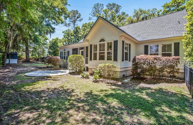 19 Laughing Gull Dr, Beaufort, SC 29907