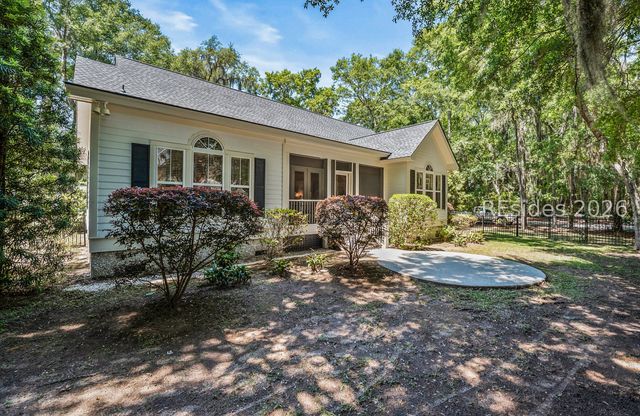 19 Laughing Gull Dr, Beaufort, SC 29907