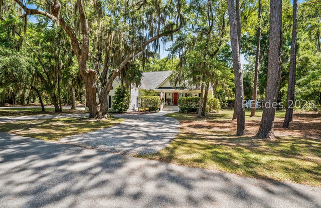 19 Laughing Gull Dr, Beaufort, SC 29907
