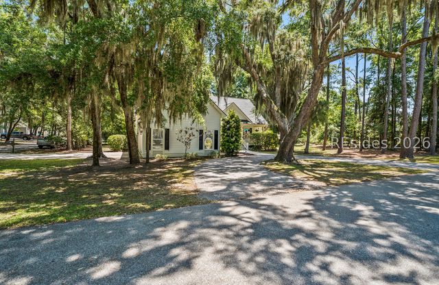 19 Laughing Gull Dr, Beaufort, SC 29907